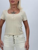 Tricou scurt cu nasturi și dantelă - imagine 7