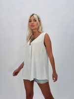 Top din in cu nasture decorativ - imagine 2