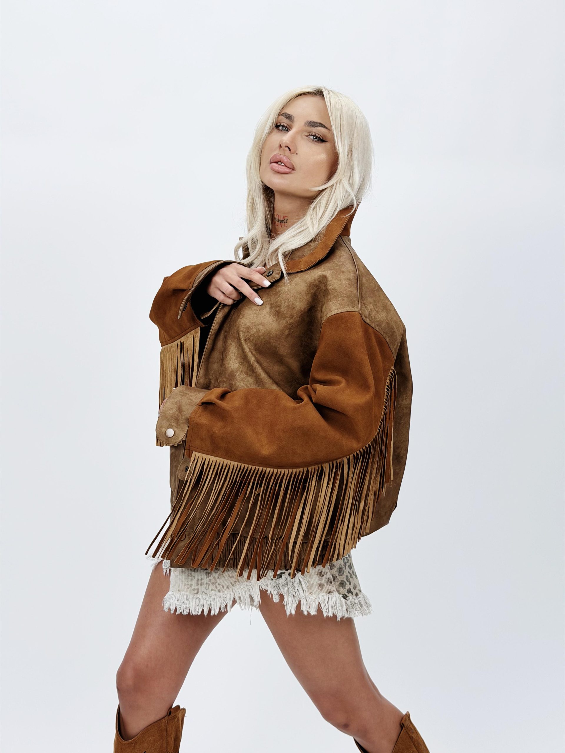 cb1e4d03-90bf-4b2a-a9e6-664191d34a55 Jachetă oversized cu franjuri - imagine 1