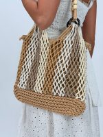 Geantă croșetată cu accesorii din lemn - imagine 3