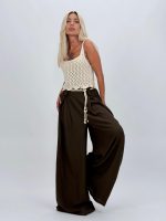 Pantalon larg cu pense și cordon în talie - imagine 43