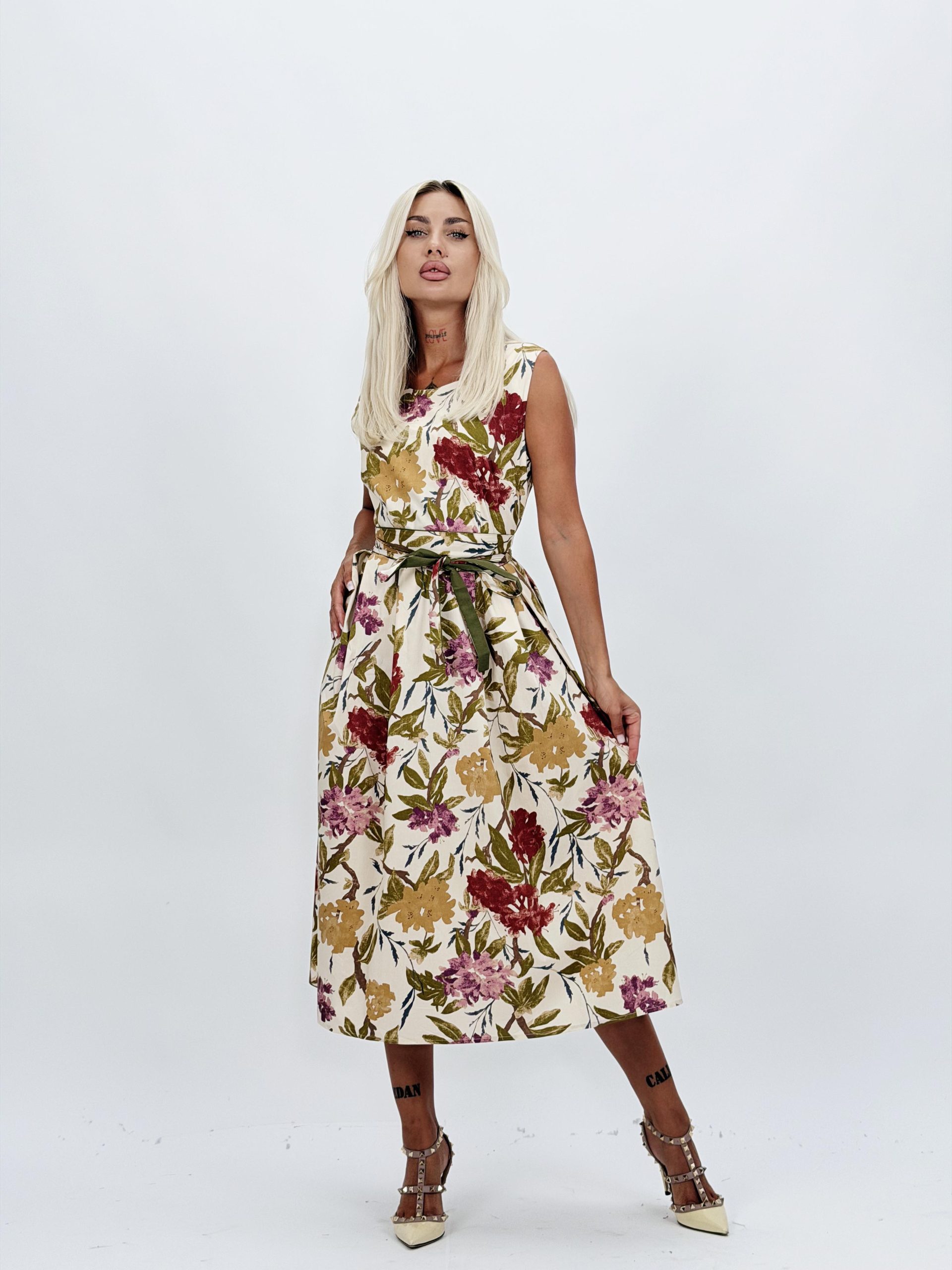 e5fcb53d-2022-44ff-ab08-803f4e244627 Rochie midi cu imprimeu floral - imagine 1