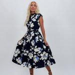 Rochie midi bleumarin cu imprimeu floral și cordon în talie