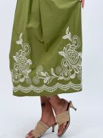 Rochie midi cu broderie și cordon în talie - imagine 4