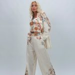 Pantalon cu imprimeu floral