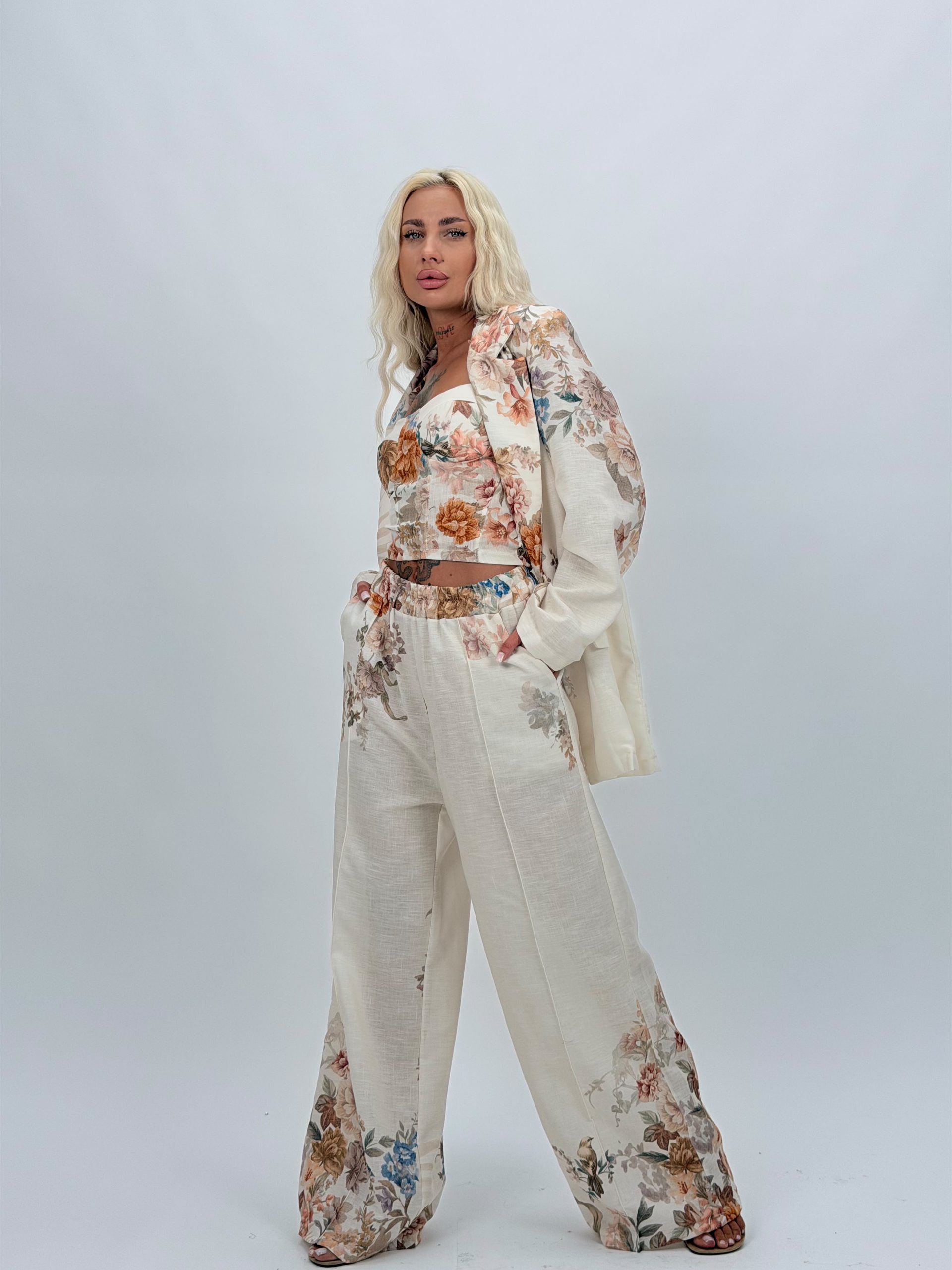4f27ba3e-34c8-4541-bd62-4e5adff09013 Pantalon cu imprimeu floral - imagine 1