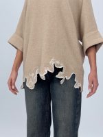 Pulover din tricot cu mânecă 3/4 și broderie - imagine 2