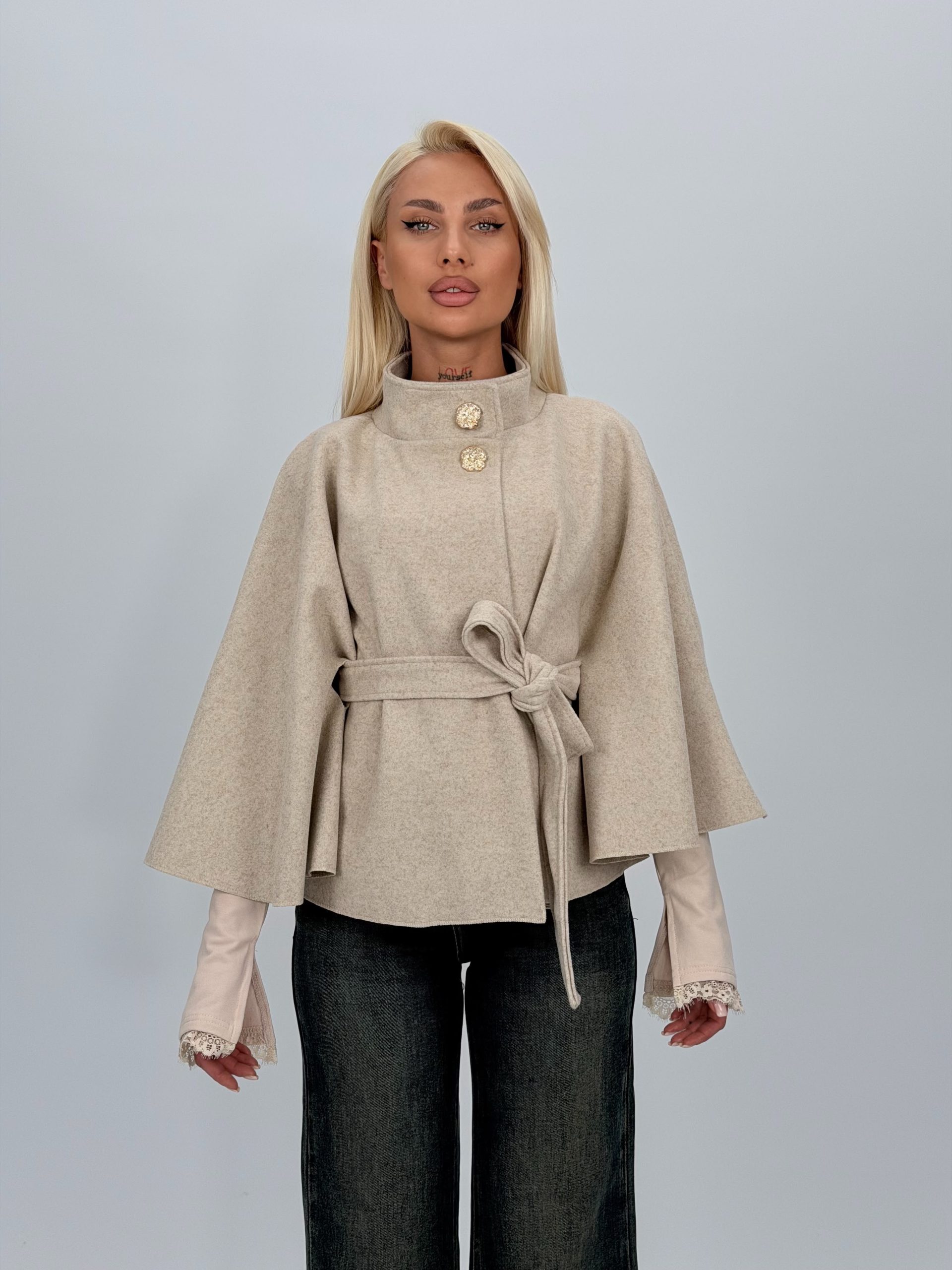 1c5c072e-a07c-44fc-a60d-fa05496d2d94 Poncho cu cordon în talie - imagine 1