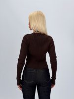 Pulover scurt cu model torsade și decolteu în V - imagine 5