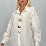 Cămașă oversized cu broșe aurii