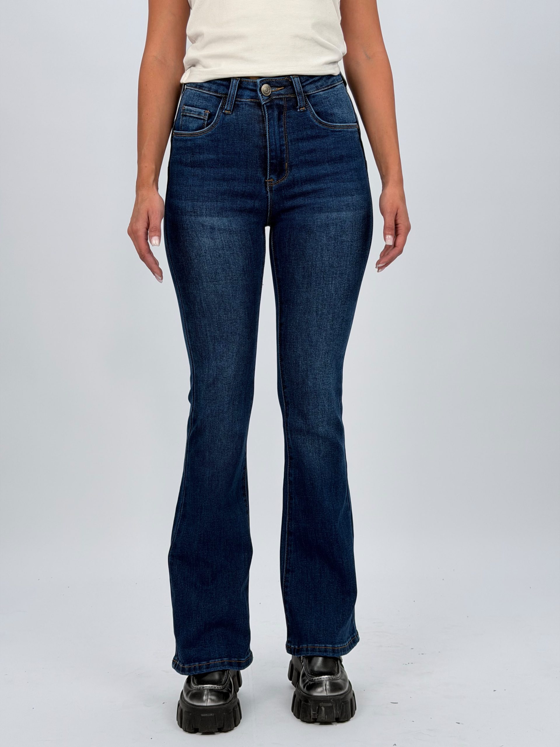 9c30d8cf-5cd5-40b2-8e9b-9cba1d6f11f7 Jeans push-up evazat albastru - imagine 1