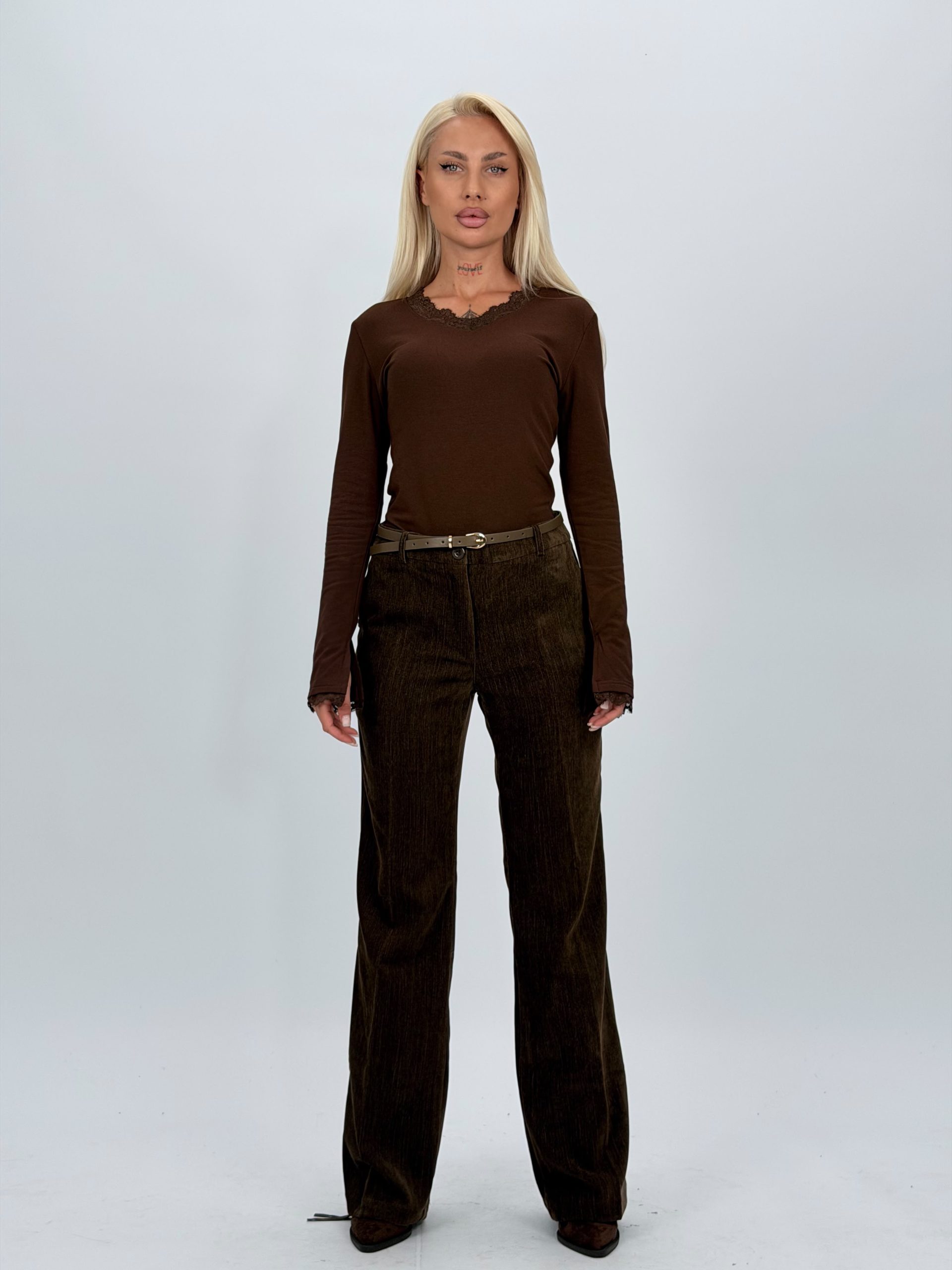 a48abe37-815f-4dd7-95ab-a3f15016e36f Pantalon evazat din catifea - imagine 1