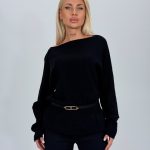 Pulover cambrat cu decolteu bărcuța și curea
