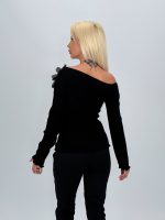 Pulover din tricot accesorizat cu flori și ștrasuri - imagine 17