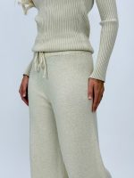 Pantalon cu lurex purtat, vedere completă