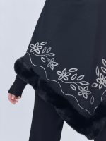 Poncho din lână cu ștrasuri și blană - imagine 3