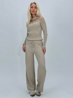 Detaliu finisaj pantalon tricot cu fire lurex