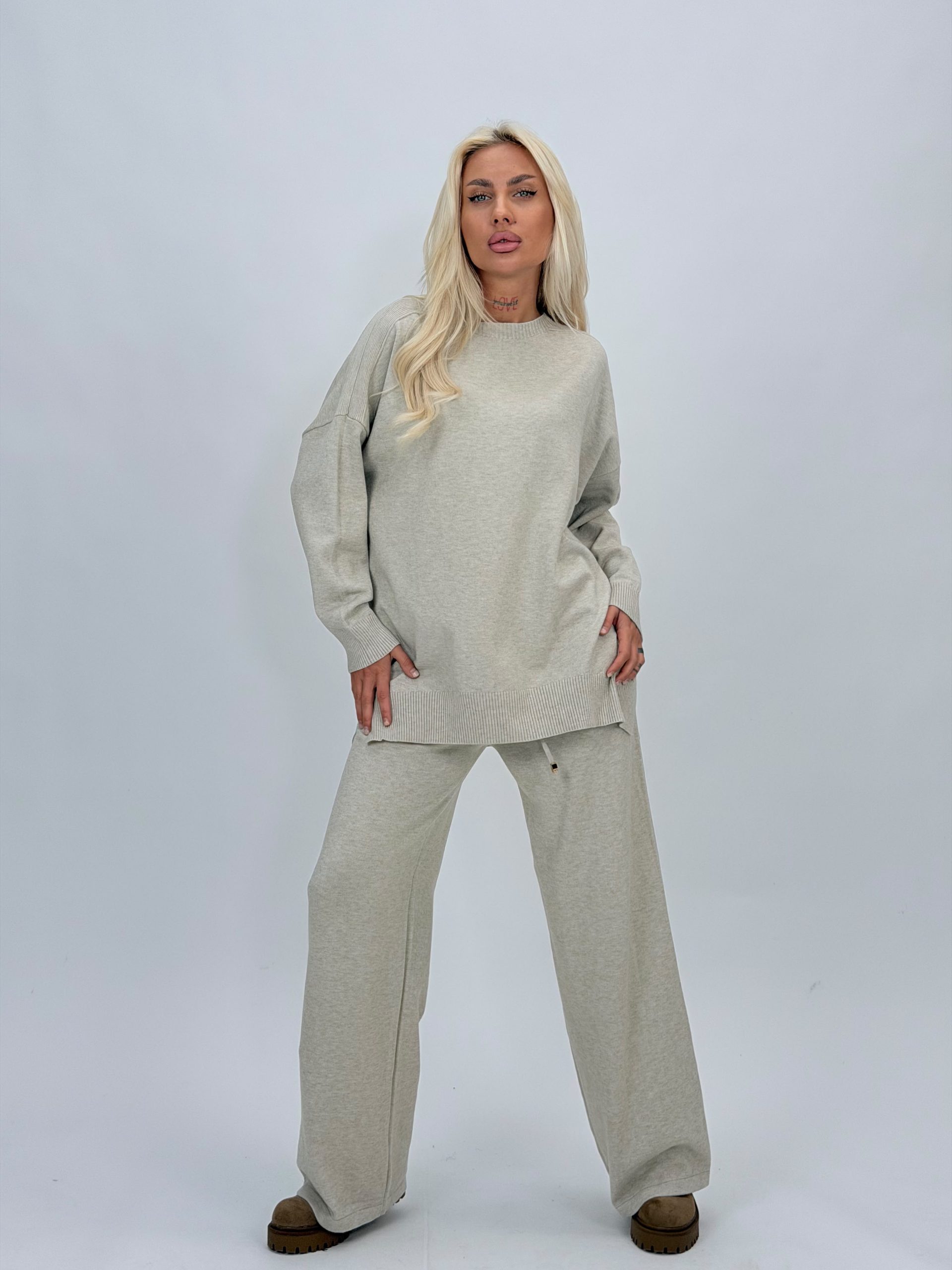 1c1d812c-3c9d-4284-9b51-2e66b12153f0 Set pantalon și bluză din tricot pentru femei, vedere frontală