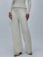 Detaliu textură tricot cu lurex, aspect rafinat