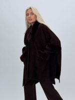 Poncho din tricot cu buzunare și blană - imagine 10