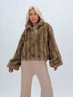 Jachetă scurtă din blană maro, croială modernă
