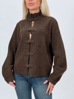 Detaliu legături pulover cardigan, finisaje elegante