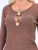 Pulover decupat din lurex cu nasturi aurii - imagine 8