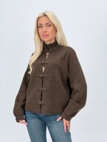 Cardigan cu legături purtat, imagine de ansamblu