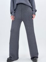 Set pulover și pantalon din tricot cu paiete, detaliu croială