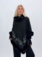 Poncho din lână cu ștrasuri și blană