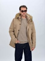 Jachetă parka bărbați cu glugă și blană detașabilă, vedere frontală