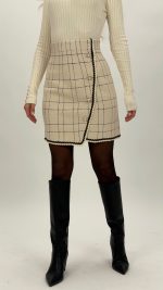 Fustă elegantă din tricot, vedere frontală cu detalii aurii