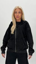 Hanorac oversized cu ștrasuri, vedere laterală