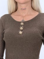 Croială pulover din lurex cu nasturi aurii