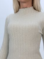 Pulover maletă din jerse rigat, detaliu textură rigată