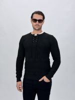 Detaliu guler pulover din tricot