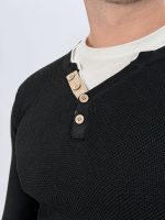 Pulover din tricot bej pentru bărbați, detaliu guler