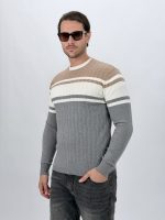 Pulover din tricot cu torsade și dungi, detaliu model împletit