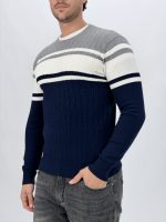 Pulover din tricot cu model torsade, vedere trei sferturi