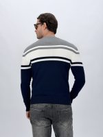 Detaliu textură tricot torsade și dungi pulover bărbați