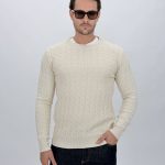 Pulover din tricot alb cu model torsade pentru bărbați
