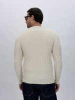 Detaliu model torsade pe pulover tricot bărbați