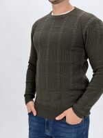 Pulover din tricot purtat, vedere de ansamblu