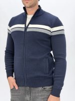 Detaliu fermoar pulover tricot bărbați