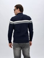 Pulover din tricot cu model, purtare casual