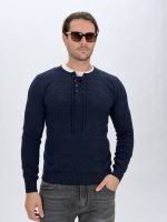 Detaliu șnur pulover tricot bărbați
