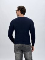 Pulover bărbați model îmbrăcat