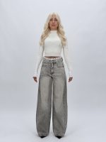 Blug wide leg gri cu ștrasuri și dantelă în talie, vedere frontală