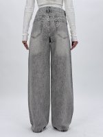 Croială wide leg jeans gri cu finisaje elegante, vedere spate