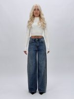 Jeans wide leg albastru cu ștrasuri pe lateral, vedere frontală